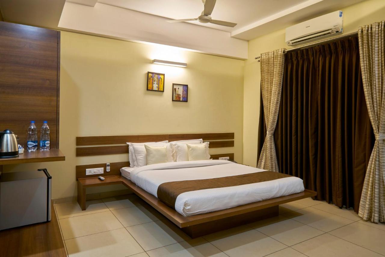 Hotel 3 Leaves 3*